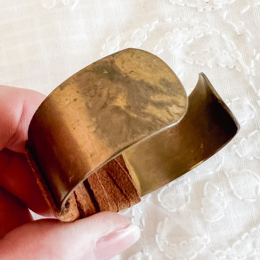 Vintage Brass and Suede Cuff Bracelet Boho Chic Jewelry - Picture 8 of 8